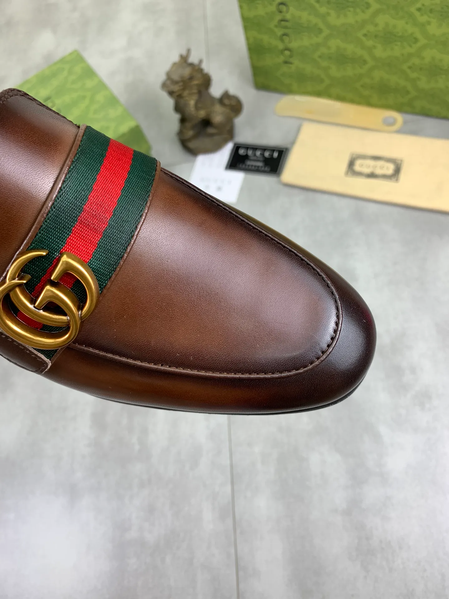 Men's Men's Shoes💰P480💰【New Style】Water-dyed Niuli High Quality Gucci half-drag business leather shoes hot selection (Gucci) official website latest Gucci half-drag 🎁 business leather shoes, hot style 💥 simple and elegant style, exclusive for trendy men. Unique official website latest brand original double G embossing Elements 👑 Original Gucci decoration, fashionable and elegant, fabric original calfskin ✅ Fully imported first-layer cowhide lining, official website designated wear-resistant, rubber business outsole, classic model taken at the counter in real life 🎬Number: 38-44 (45 46 customized) 2⃣️colors available